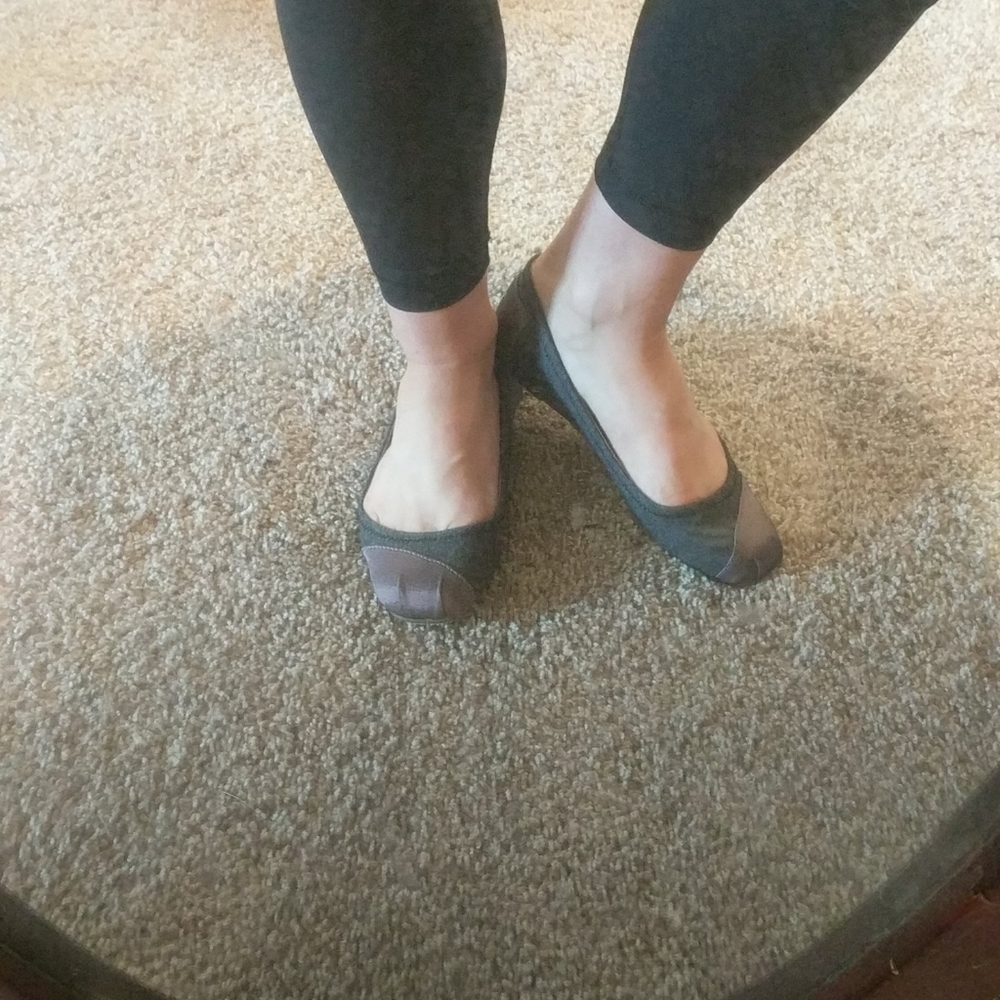 Toms - Picture 2 of 3